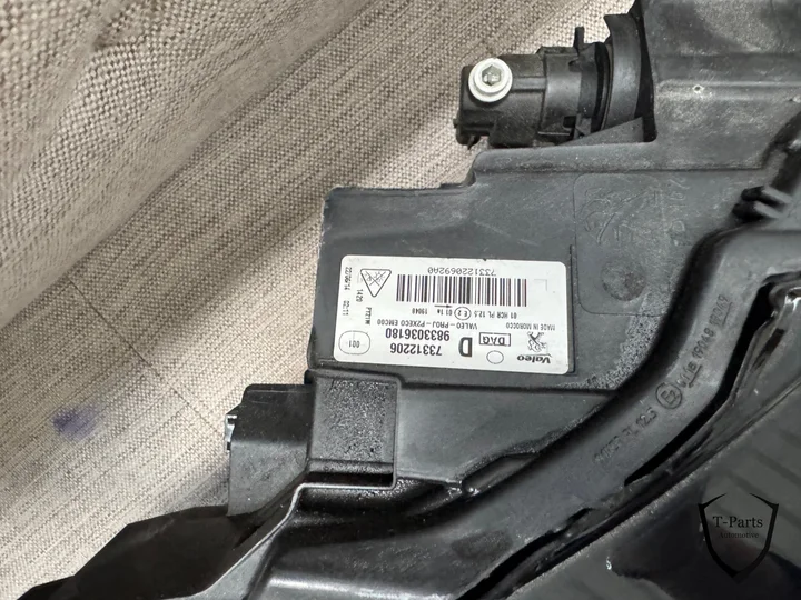 peugeot-208-koplamp-lamp-rechts-9833036180 — foto 4