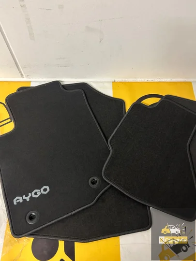 toyota-aygo-mattenset-compleet-nieuwe-origineel-set — foto 2