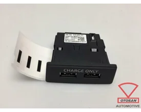 audi-q2-2018-s-line-usb-oplader-telefoon-hub-81a035727