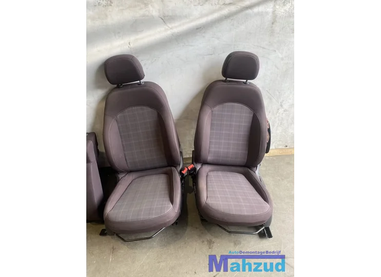OPEL ADAM Paars interieur 2011-2019