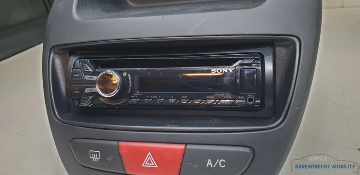 radioframe-met-inbouwframe-radio-cd-sony-cdxgt472um-c1-107-aygo-origineel-2005-2014 — foto 5