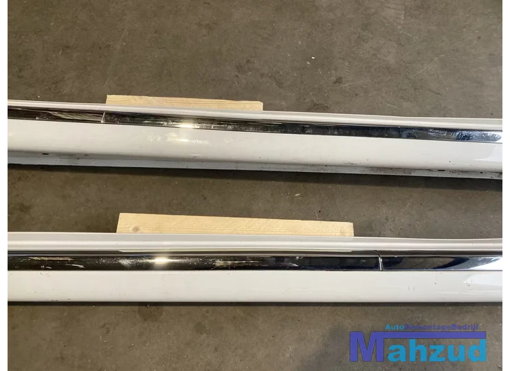 mitsubishi-outlander-phev-wit-links-rechts-sideskirt-zijskirt-2015
