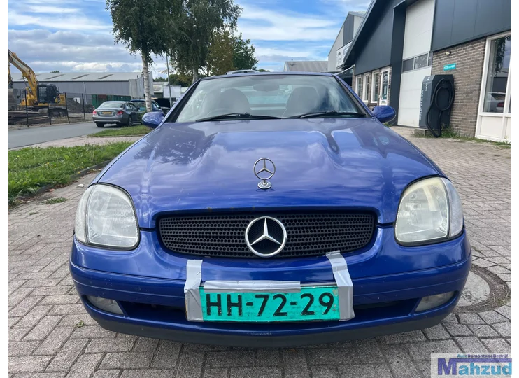 SLK R170 BLEU 352 111973 Démontage de jantes et moteur hors d'usage