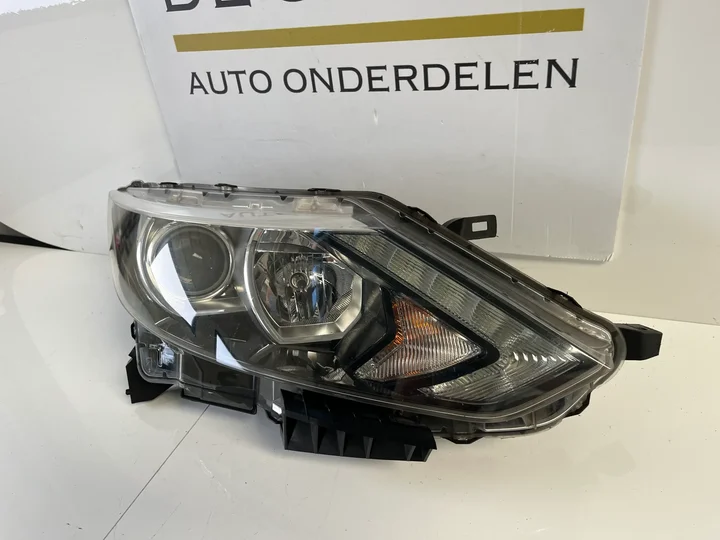 nissan-qashqai-j11-koplamp-led-rechts-10018013-beschadigd — foto 3