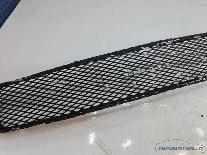 amg-bumpergrille-mercedes-w203-c-klasse-zwart-origineel-gebruikt-gaas-a2038851353 — foto 4