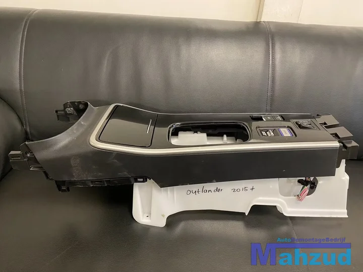 mitsubishi-outlander-phev-middenconsole-2015 — foto 2