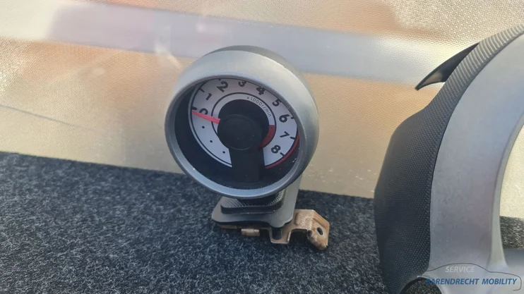 toerenteller-afdekkap-aygo-c1-107-grijs-832700h010-compleet-plug-and-play-2005-2015 — foto 3