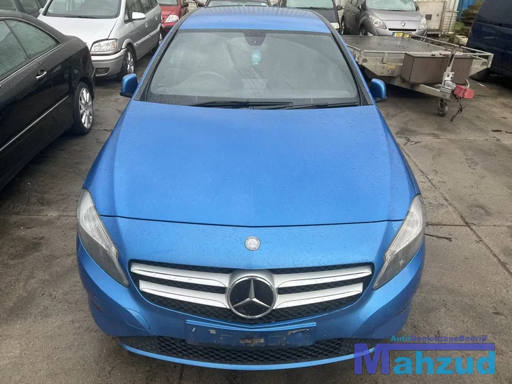 2013-mercedes-a-klasse-w176-18-a200-cdi-651901-onderdelen-blauw — foto 2
