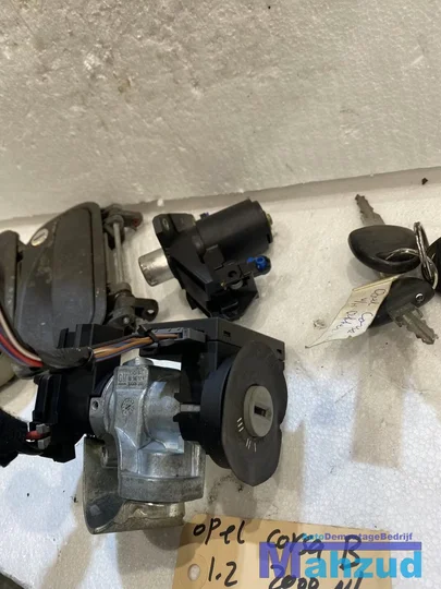 opel-corsa-b-contact-slot-set-met-3-sleutels-19941999 — foto 4