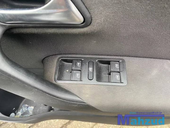 2010-vw-polo-6r-14-dsg-cgg-cggb-mlg-la7w-demontage-onderdelen — foto 27