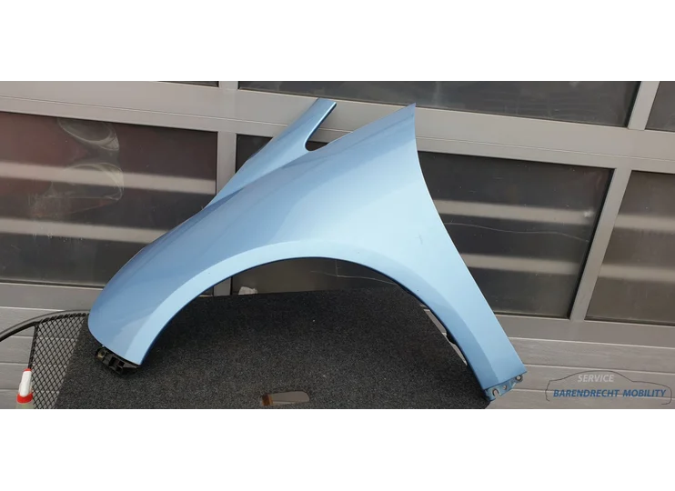 Spatbord linksvoor Grandis Mitsubishi T35a origineel gebruikt 2004 - 2011