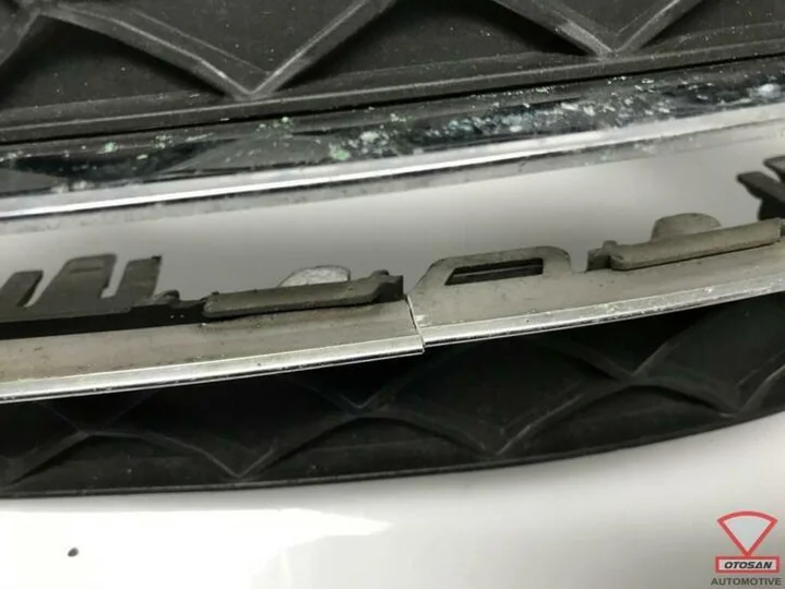 mercedes-c-klasse-w204-voorbumper-rooster-rechts-a2048803324 — foto 3