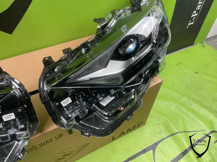 toyota-auris-koplamp-links-rechts-8111002k60-8117002k60-lamp — foto 5