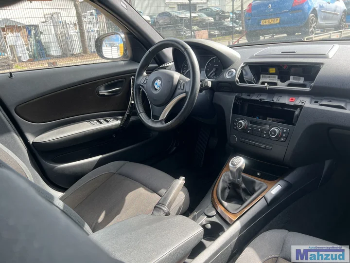 2010-bmw-1-serie-e87-118i-20-n43b20a-b090-bruin-demontage — foto 15