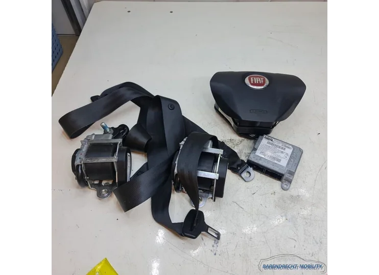 Kit airbag Fiat Fiorino kit airbag ceintures de sécurité module de ceinture PA70112021 original occasion 2008 / 2014