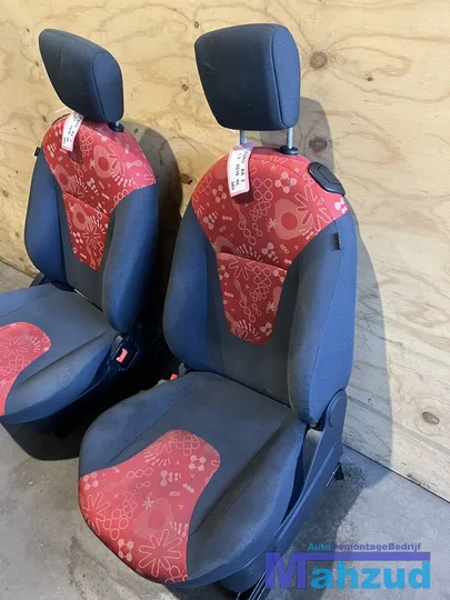 ford-ka-2-rood-compleet-interieur-20082016 — foto 3