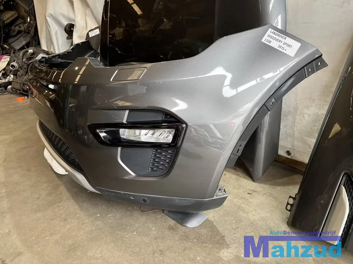 landrover-discovery-sport-l550-grijs-voorkop-2015 — foto 6