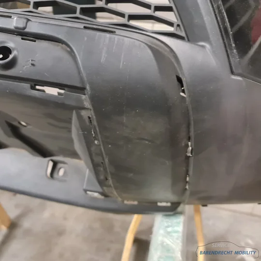 landrover-discovery-sport-voorbumper-voor-bumper-zwart-met-origineel-goede-staat-gebruikt-grill-bumpergrill-grille-2014-2015-2016-2017-2018-2019-2020-barendrecht-mobility-service — foto 8