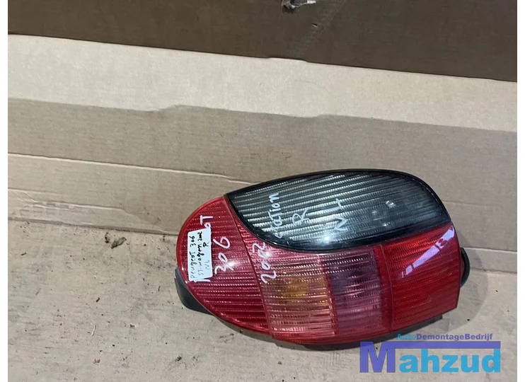 PEUGEOT 306 break rechts achterlicht right backlight	