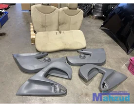 peugeot-107-geel-compleet-interieur-voorstoelen-achterbank — foto 6