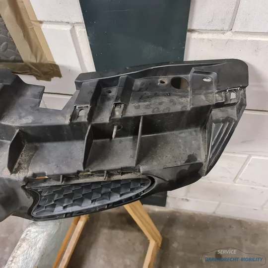 bumpergrille-toyota-aygo-i-2005-2009-gebruikt-origineel-bovenste — foto 4