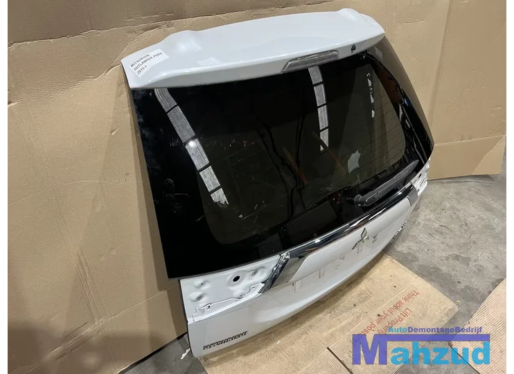mitsubishi-outlander-phev-wit-parelmoer-achterklep-2015