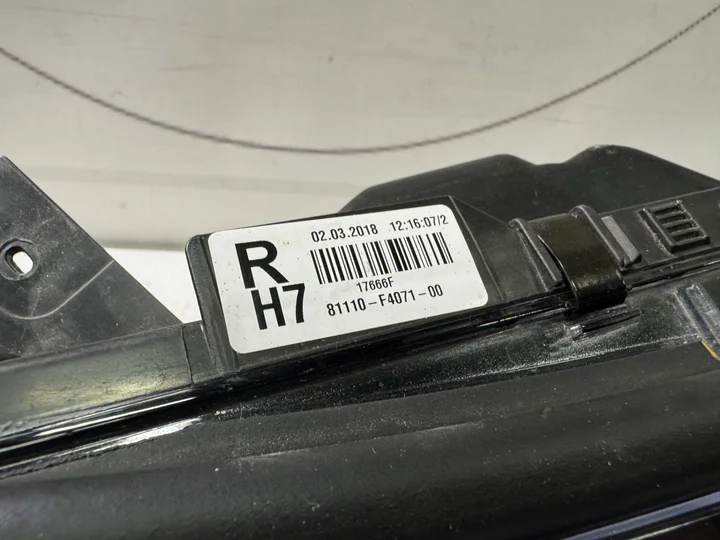 toyota-chr-chr-full-led-koplamp-rechts-81110f4071 — foto 9