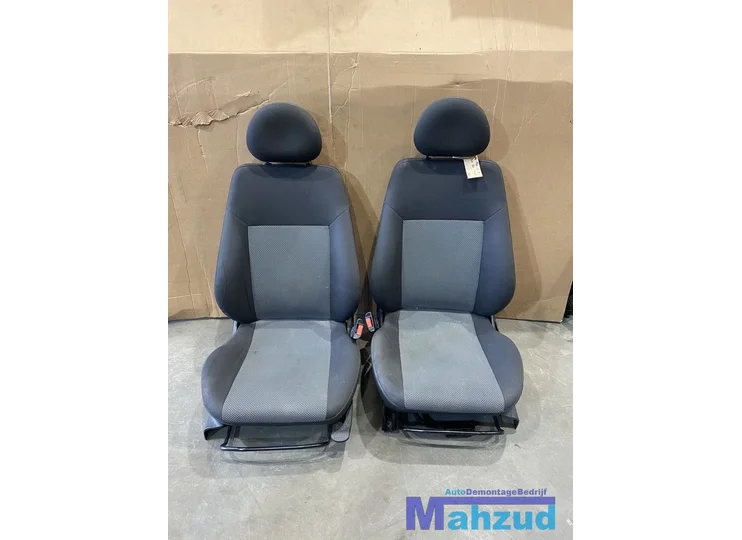 Opel Meriva A voorstoelen en  achterbank 2003/2010