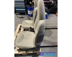 peugeot-107-geel-compleet-interieur-voorstoelen-achterbank — foto 2