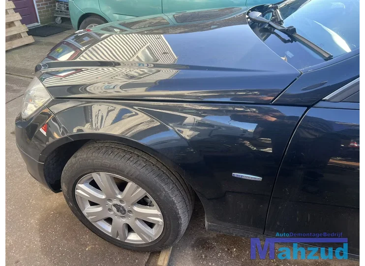 MERCEDES C KLASSE W204 ZWART 197 links voorscherm 2007-2011