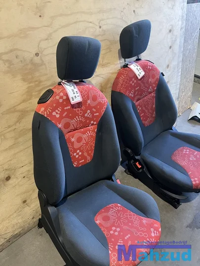 ford-ka-2-rood-compleet-interieur-20082016 — foto 5