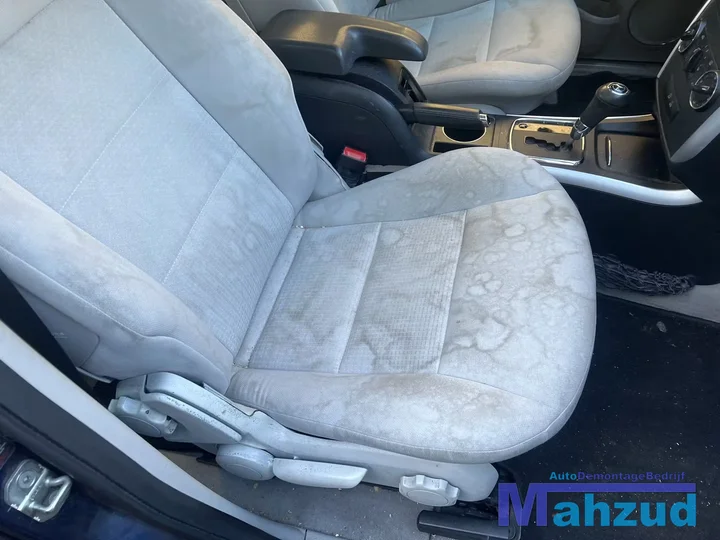 mercedes-b-klasse-w245-20-blauw-375-onderdelen-266960-motor — foto 20