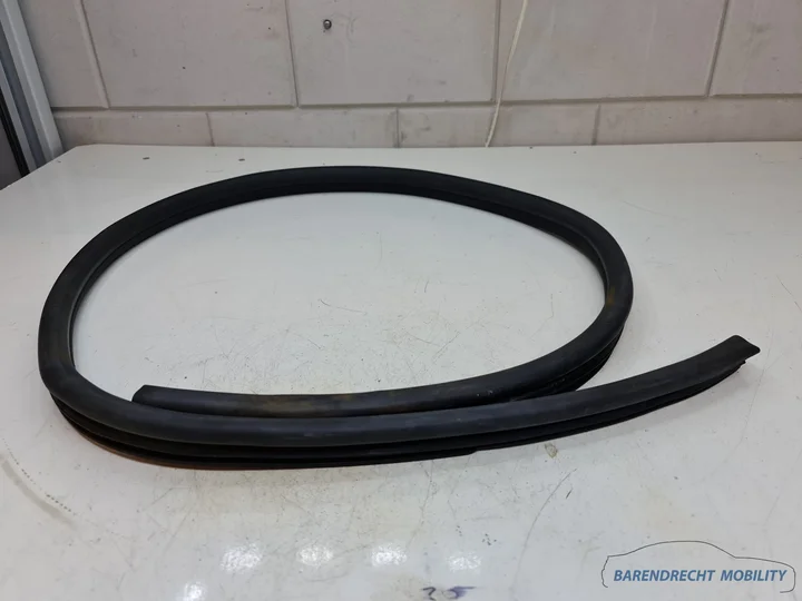 deurrubber-links-bestuurderskant-mercedes-clk-w209-portierrubber-portier-deur-rubber-origineel-gebruikt-2001-2009 — foto 3