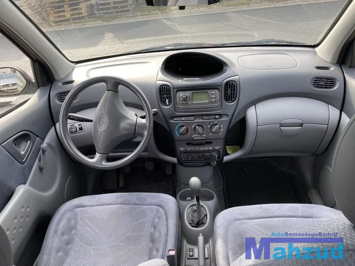 toyota-yaris-verso-13-16v-2nzfe-583-onderdelen-demontage — foto 11