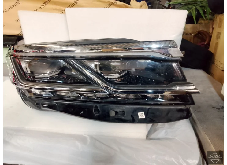 VW Touareg 760 CR7 18-23 Vol LED Koplamp Rechts 761941082