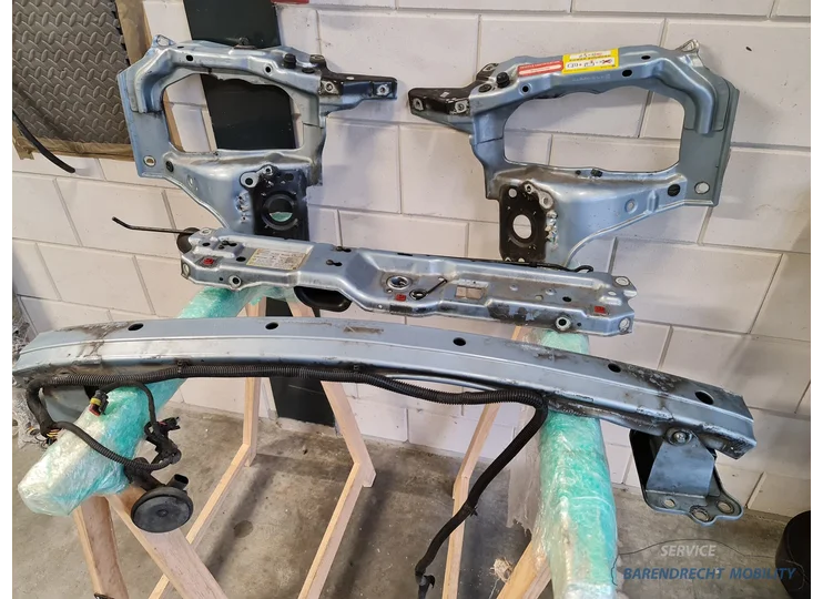 Avant Opel Tigra B TT TwinTop pour barre de pare-chocs avant, plaque de verrouillage, support de phare 09114128 original utilisé 2004 / 2010