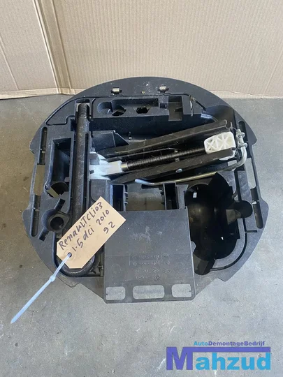 renault-clio-3-reservewiel-houder-reseverwieldrager-krikset