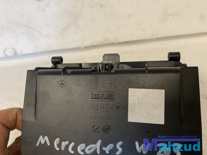 mercedes-w203-c-klasse-asbak-hout-a2036800852-20002007 — foto 6