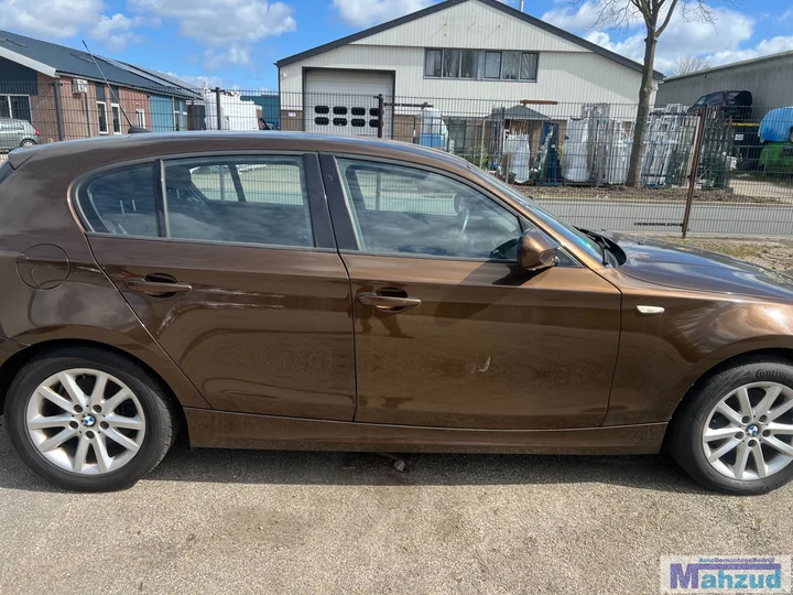 2010-bmw-1-serie-e87-118i-20-n43b20a-b090-bruin-demontage — foto 8