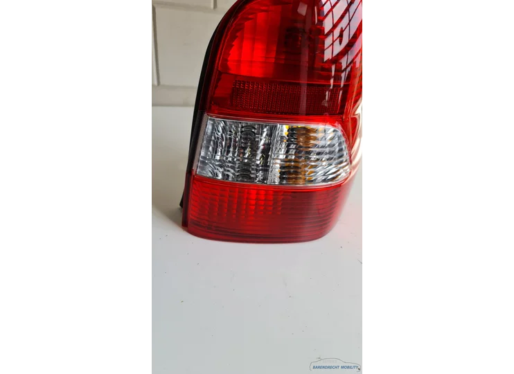 mazda-demio-facelift-achterlicht-rechts-origineel-nette-staat-gebruikt-1996-1997-1998-1999-2000-2001-2002-2003-barendrecht-mobility-service