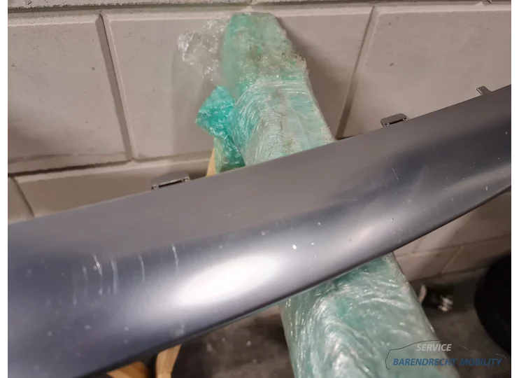 mercedes-w213-amg-63s-e-klasse-sedan-voorbumper-lip-voorbumper-voor-bumper-spoiler-beschermstrip-beschermlijst-a2138853800-zilver-grijs-origineel-goede-staat-gebruikt-2006-2007-2008-2009-2010-2011-2012-2013-2014-2015-barendrecht-mobility-service