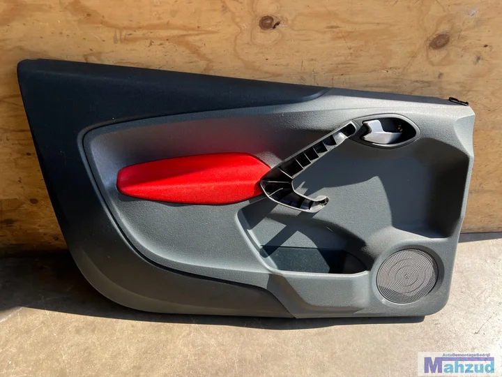 ford-ka-2-rood-interieur-stoel-achterbank-deurpaneel — foto 12