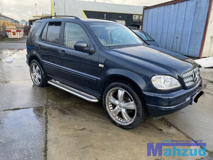 mercedes-ml-w163-donker-groen-189-rechts-voorscherm-19982005