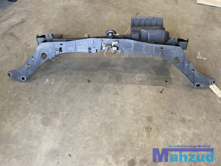 renault-clio-3-voorfront-front-frontpaneel-8200290143 — foto 3