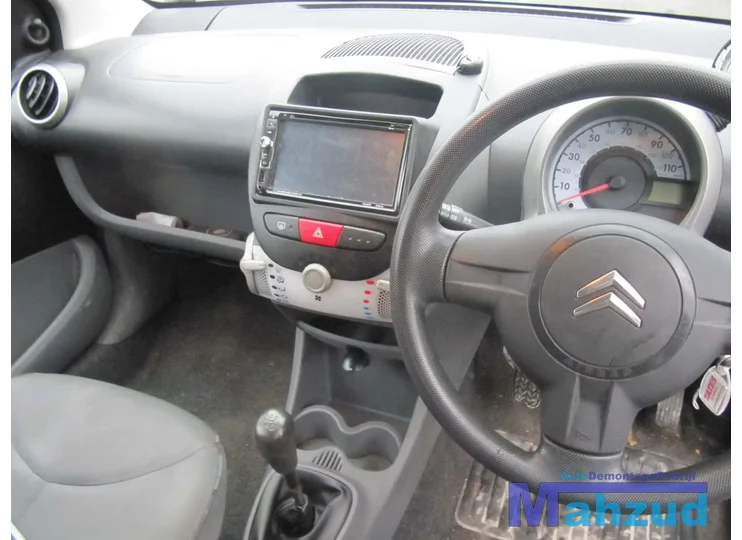 citroen-c1-aygo-peugeot-107-interieur-3-deurs-zwart