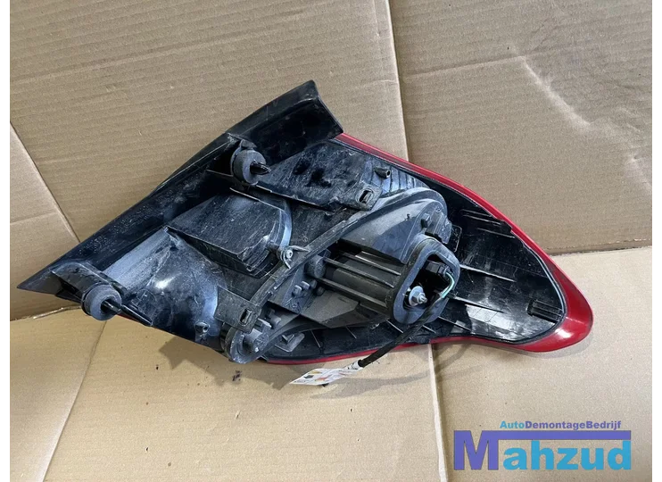 citroen-c4-2-berline-links-buiten-achterlicht-20092016