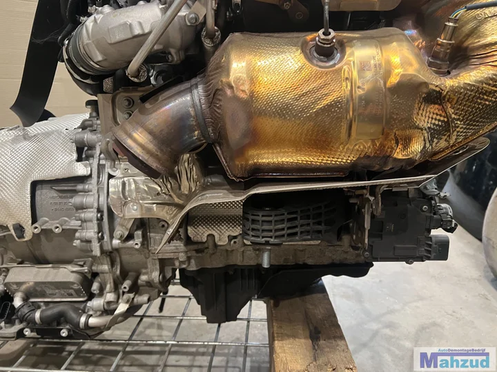 mercedes-c-klasse-w206-c300e-20-hybrid-motor-254920 — foto 5