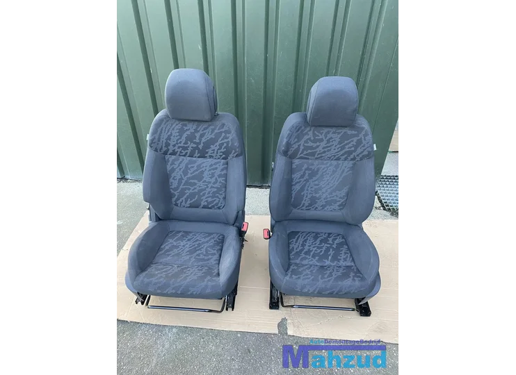Peugeot 3008 interieur voorstoel achterbank deurpaneel