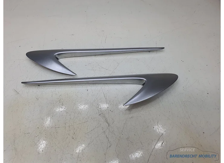 mercedes-w213-e-klasse-sedan-sierstuk-sier-badge-spatbord-zijscherm-chroom-chrome-compleet-a2138804601-links-rechts-origineel-nette-staat-gebruikt-ornamental-trim-2016-2017-2018-2019-2020-2021-barendrecht-mobility-service