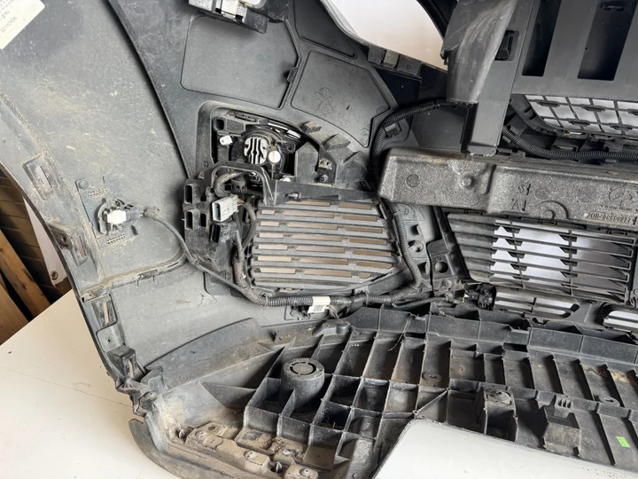 peugeot-3008-5008-gt-voorbumper-bumper-9815499077-6pdc-2016 — foto 12